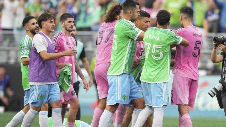 Sergio Busquets, mediocampista del Inter Miami, agrede con un puñetazo a la cara al mexicoamericano Obed Vargas