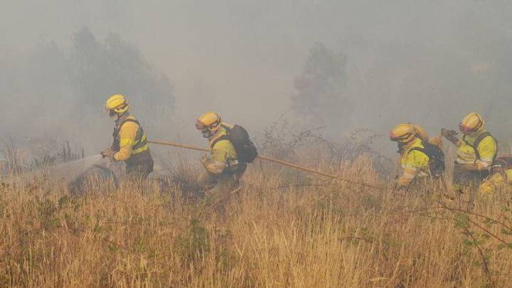León, de nuevo en vilo por un peligroso fuego: incendio de nivel 1 en Santiago de la Valduerna