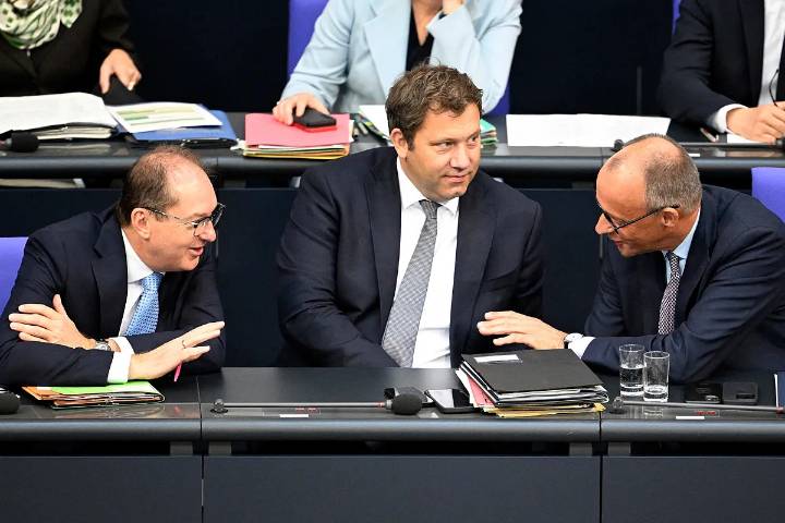 Alemania se defenderá de la amenaza "alta" de los drones: permitirá a las fuerzas armadas derribarlos