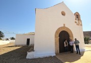 Antigua arregla la iglesia de Agua de Bueyes con vistas a las fiestas