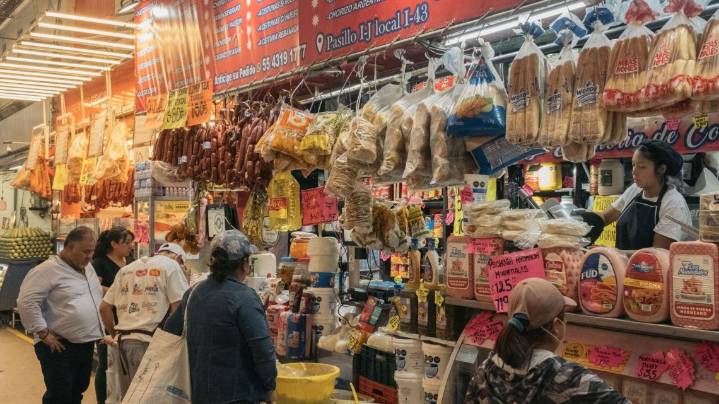 Inflación de México se acelera antes de reunión de Banxico