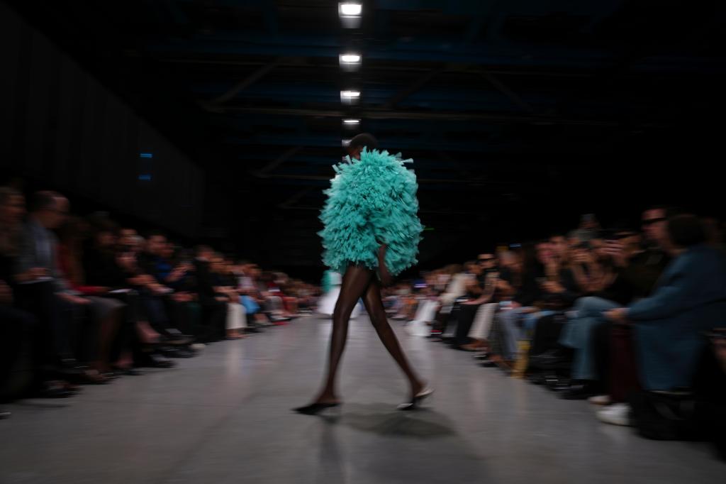 Helen Mirren opens Stella McCartney’s activist, cruelty-free Paris runway – Hartford Courant