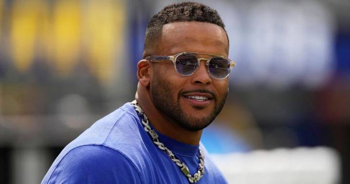 Pitt will retire Aaron Donald's number