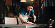 Common kitchen herb cleans your floors and upholstery when boiled