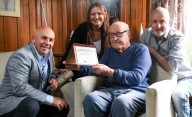 Sastre entregó un importante reconocimiento a Antonio Nizetich