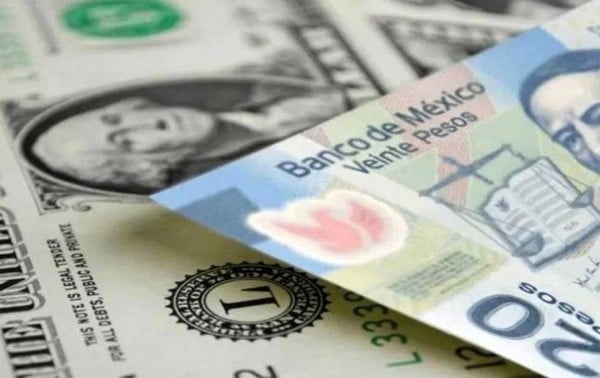 Retrocede peso tras datos de inflación