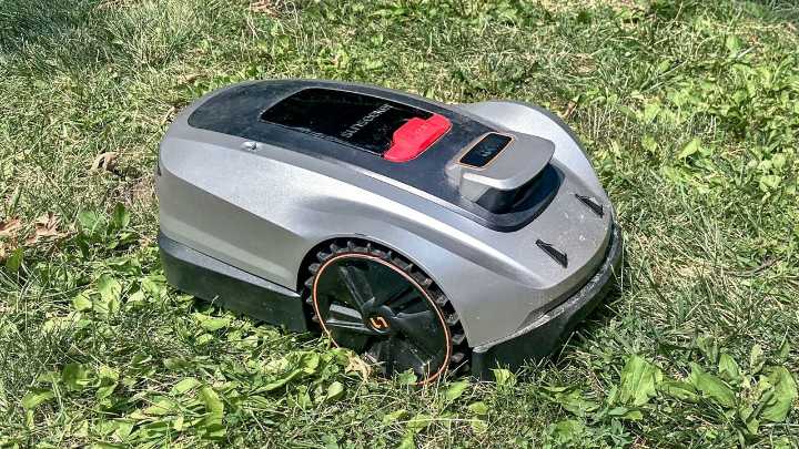 The Sunseeker X3 Plus robot lawnmower has been trimming my yard all summer