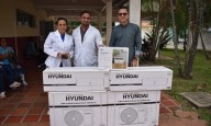 Alcalde León Jurado donó aires acondicionados a centros de salud en San Diego