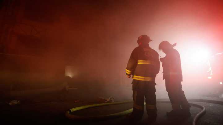 Incendio afecta al Mercado Cardonal de Valparaíso