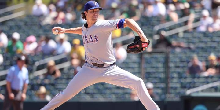 Jacob deGrom gets win as Rangers sweep Athletics