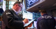¿Por qué las bolsas marcan récords pese a las malas noticias económicas? Las razones
