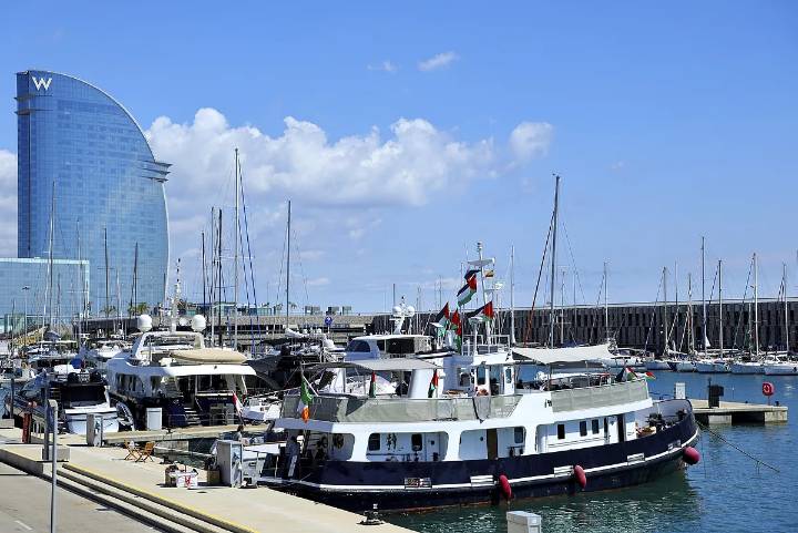 La Global Sumud Flotilla que partió hacia Gaza regresa al puerto de Barcelona por la tormenta