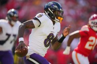 Deadspin | Ravens QB Lamar Jackson (hamstring) exits game vs. Chiefs