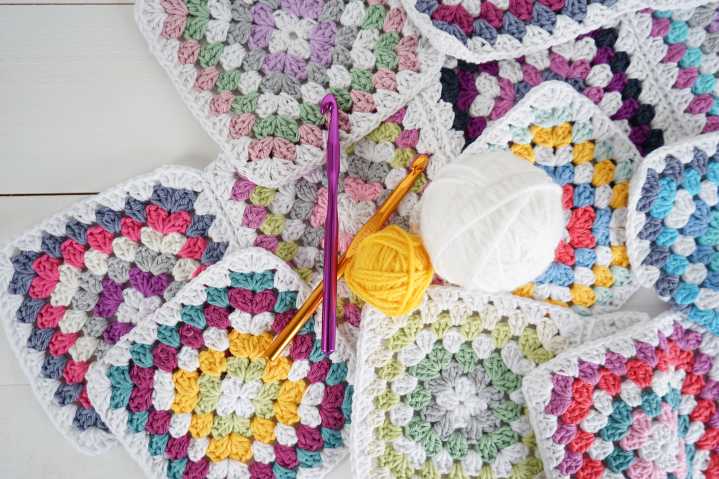 Exposición de mujeres artesanas: bordados y tejidos en Chapel Hill