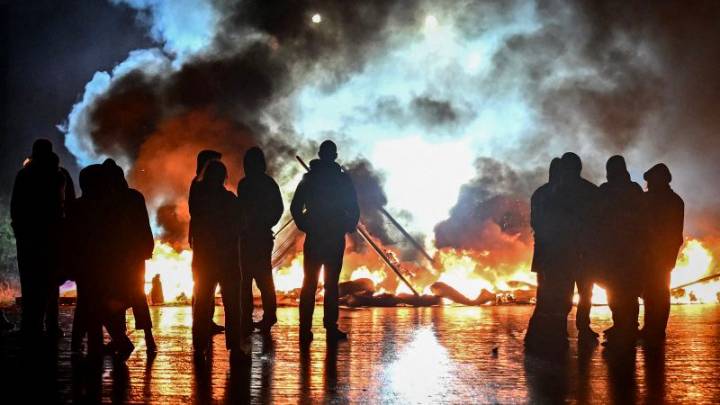 France faces day of protests and disruption as new prime minister takes office