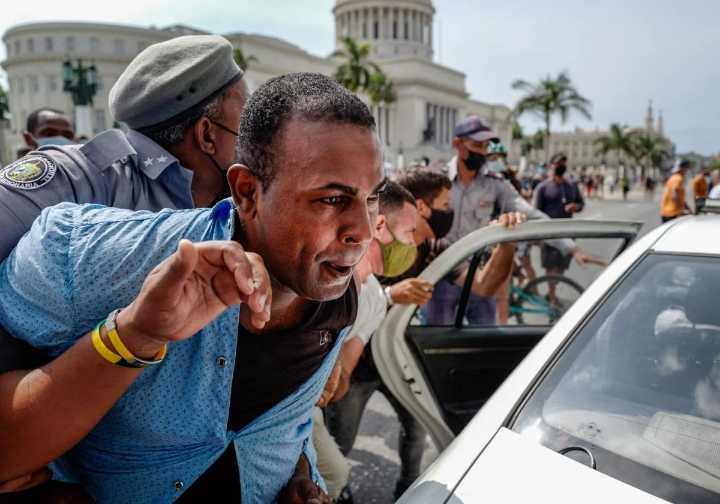 Denuncian trabajo forzoso de 60 mil presos en Cuba; carbón y tabaco llegan a Europa