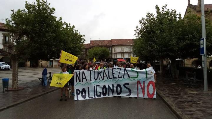 Espinosa de los Monteros en Burgos sale a la calle contra el proyecto eólico 'Briesa'