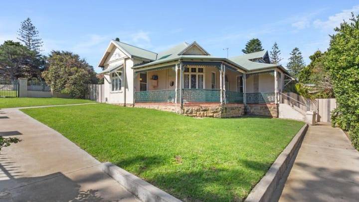 House That! 
                                              Comments
                                            
                                              Premium
                             