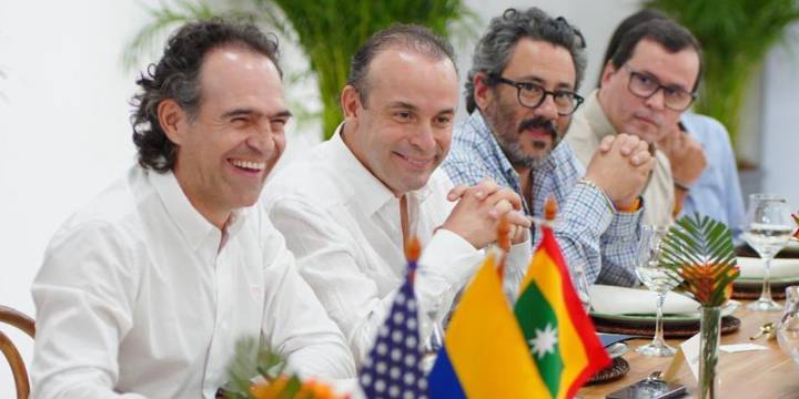 Fico Gutiérrez viajó a Washington y generó interrogantes: con derecho de petición exigen que rinda cuentas de los fondos de su salida