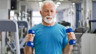 El ejercicio que sugiere Harvard para dormir mejor y fortalecer las funciones cognitivas en la tercera edad