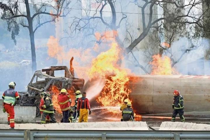 Sube a 25 número de víctimas por explosión de pipa en Iztapalapa