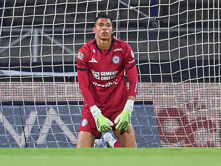 ¡Uno más! Kevin Mier le cuesta otro gol a Cruz Azul