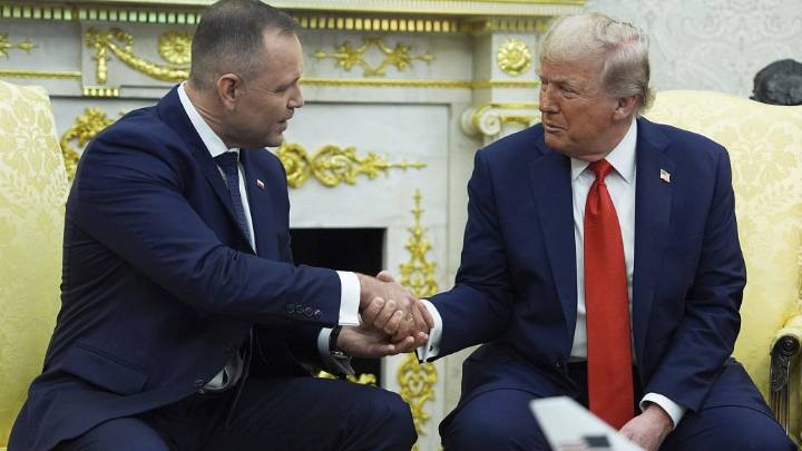 Trump makes imprecise claims about NATO allies’ defence spending in Nawrocki meeting