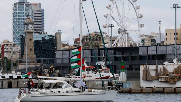 La flotilla que salió hacia Gaza del puerto de Barcelona regresa por el mal tiempo
