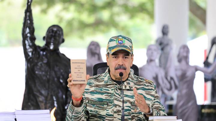 Maduro lanza una advertencia militar tras tender la mano a Trump: "Respeto a Trump, lo invito a dialogar. Ojalá recapacite"