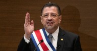 Presidente de Costa Rica elude votación clave en el Congreso sobre su inmunidad