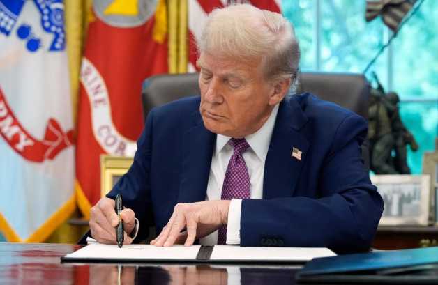 Orden de Trump sanciona a quienes detengan «injustamente» a un estadunidense en el extranjero
