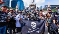 Listos para el inicio de la NFL, aficionados de los Raiders se toman foto oficial en el Ángel de la Independencia