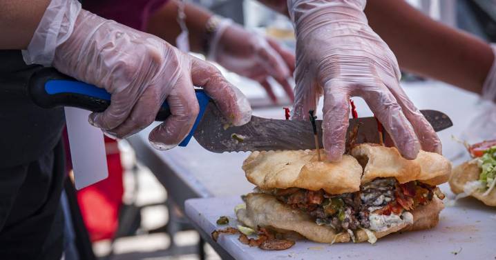 Isleta restaurant dominates Green Chile Cheeseburger Challenge