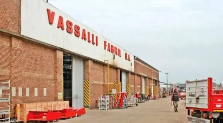 Crece la tensión en una histórica fábrica de cosechadoras: los nuevos dueños de la empresa, “ausentes”