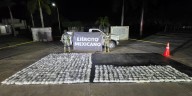 Aseguran camioneta con logos de CFE clonados que contenía 300 kilos de metanfetamina, no hay detenidos