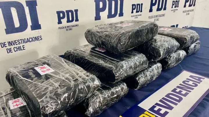 Fiscalía chilena reporta detención de cinco peruanos, dos de ellos policías, por intentar ingresar drogas en Arica