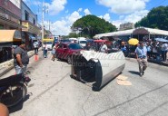Mototaxi vuelca en pleno centro de Umán tras un choque