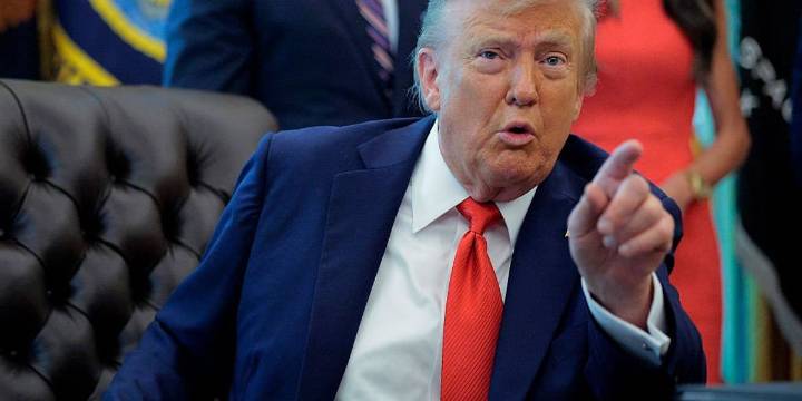 Trump bashes 'badly failing' Democrats for reigniting Epstein skepticism: 'Does anybody really believe that?'