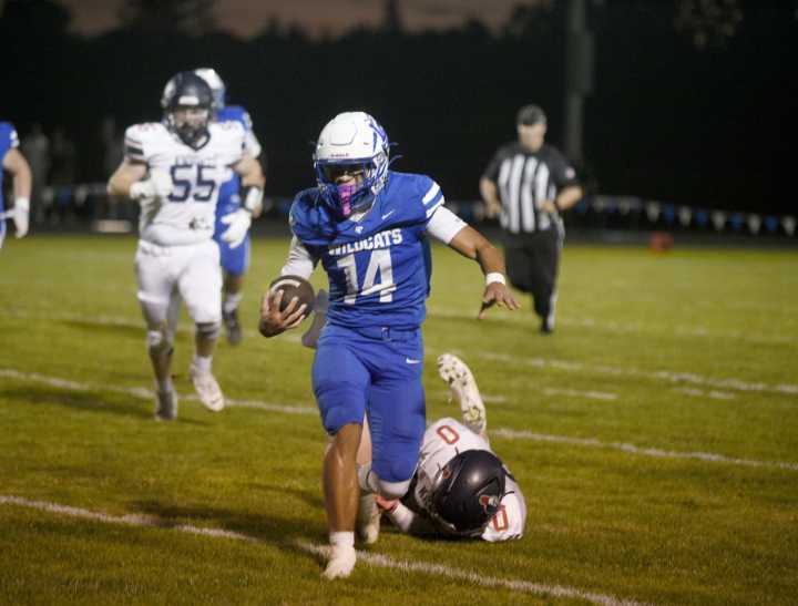 La Center pulls away from King’s Way in Trico opener