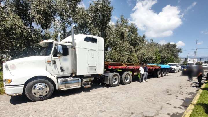 Recuperan camión con mercancía de un mdp