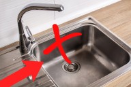Cómo destapar el fregadero en pocos pasos, con materiales que tienes en casa y sin llamar a un plomero
