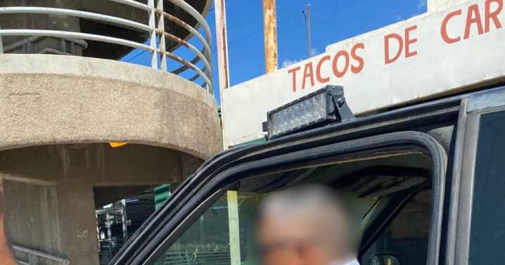 Guardia en auto “chocolate” choca y huye