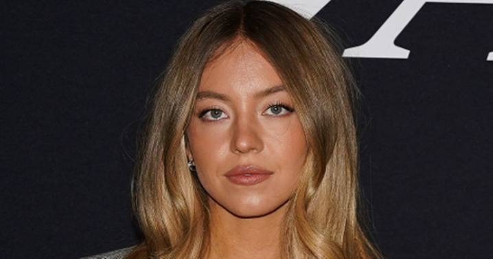 Sydney Sweeney turns heads in plunging grey suit as she talks getting 'pummelled'