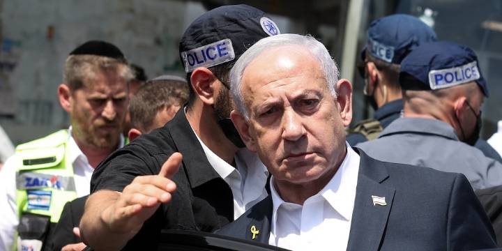 Netanyahu visitó el lugar del ataque mortal en Jerusalén y aseguró que hay una “gran guerra contra el terrorismo”