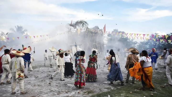 Tetelpa revive la Independencia con los tradicionales tamalazos: Más de 100 personas en escena
