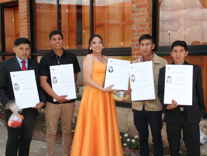 Entregan 344 títulos a egresados de Universidades del Bienestar en Puebla y Tlaxcala