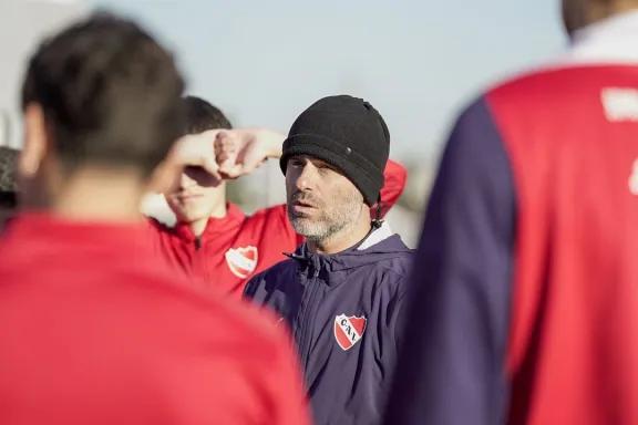 Independiente perdió ante Bánfield y Vaccari renunció como DT