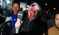 Video: volaron piedras y botellas fuera del acto de LLA en Moreno