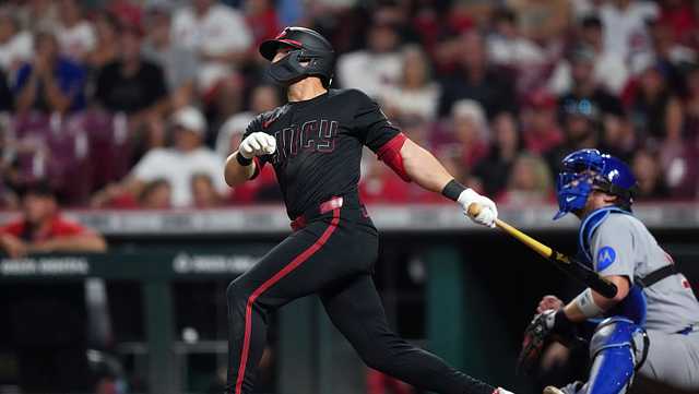 Spencer Steer hits 2 of the Reds’ 5 homers in a 7