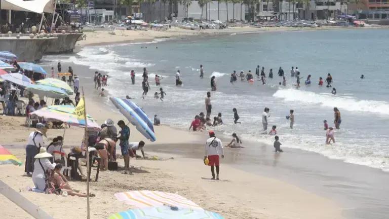 Tras la baja de turismo en Mazatlán, empresas anuncian ajustes en la nómina y en horarios